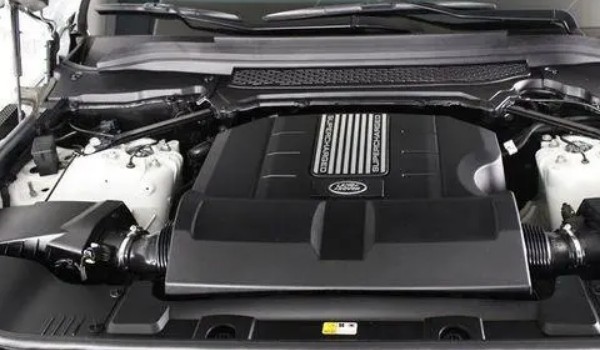 路虎揽胜运动版怎么样 油耗实测13.5L(马力可达400匹)