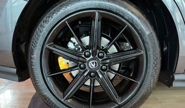 长安univ轮胎型号参数 尺寸235/45 r18(胎宽235mm)