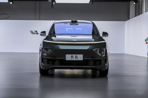 理想L9汽车2023款最新款价格,首付13.79万(36期月供9844元)