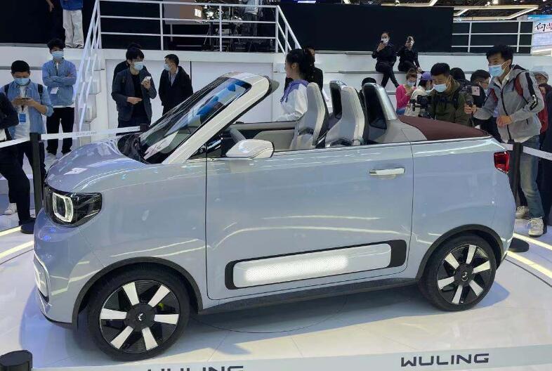 五菱宏光迷你MINI版电动车报价,指导价3.28-9.99万(首付不到2万即可提车)