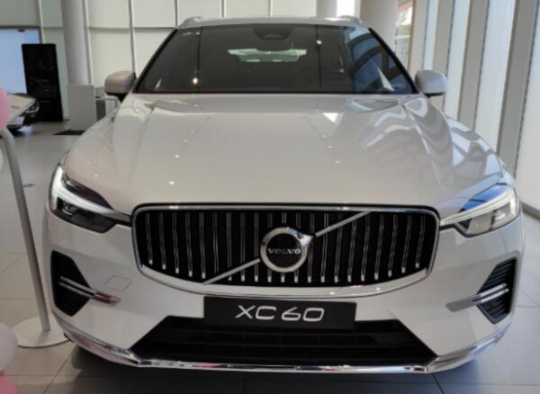 沃尔沃xc60价格2023款报价,30多万车型安全测试第一名