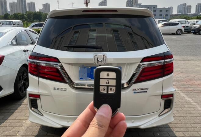 艾力绅新款2022款报价及图片,指导价27-33万(顶配落地最低35万)