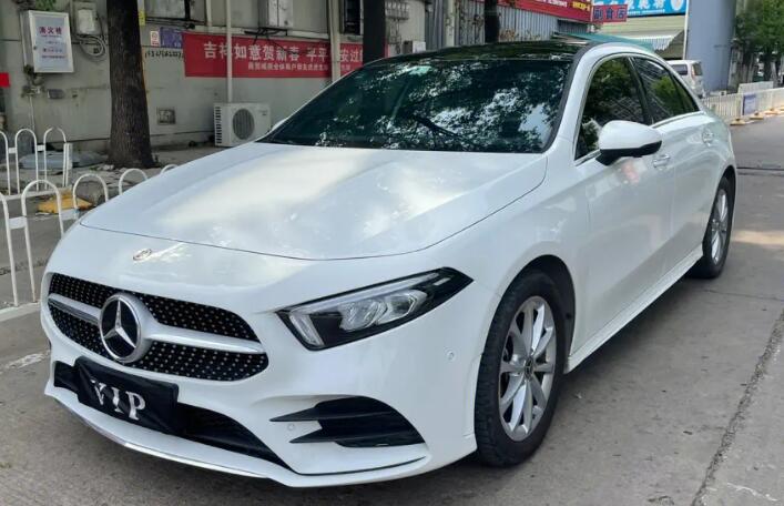 奔驰a200l新款报价，新款指导价26万起(落地需要29万)