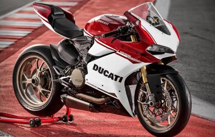 杜卡迪多少钱，杜卡迪销量最好的摩托车介绍(杜卡迪一共8各系列139款车)