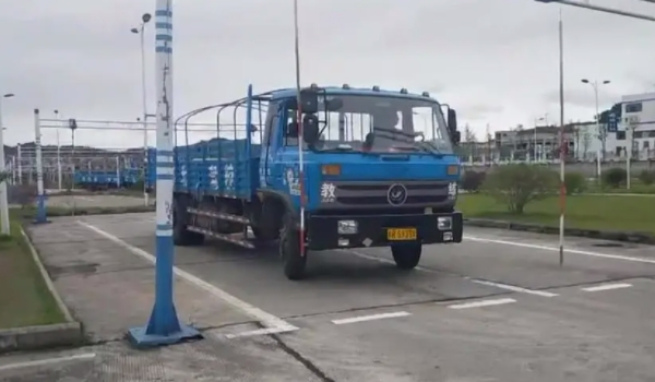 b2驾照可以开什么车 重型、中型载货车（大、重、中专项作业车）