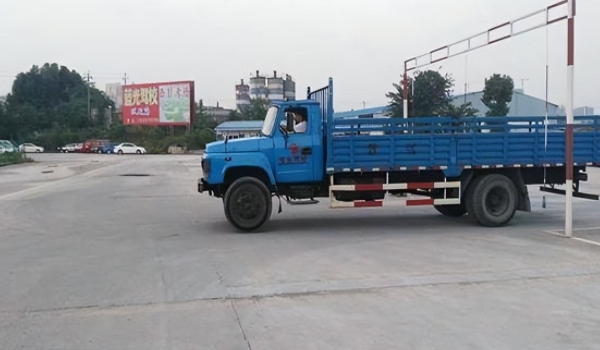 b2驾照可以开什么车 重型、中型载货车（大、重、中专项作业车）