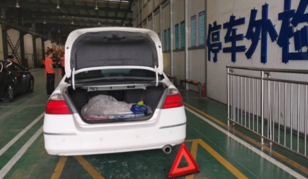 车辆过户手续流程及费用 需备案、缴纳费用、携带双方资料办理过户