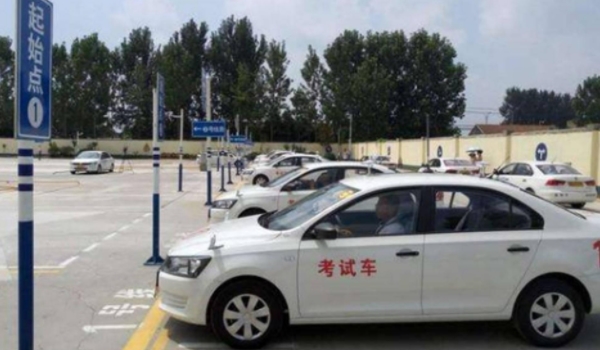 c2驾照可以开什么车 小、微型自动载客车(轻、微型自动载货车)