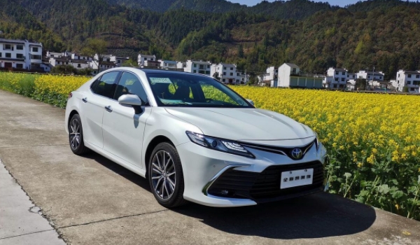 凯美瑞2023款报价及图片 2023款售价17.98万元(全款落地19.58万)