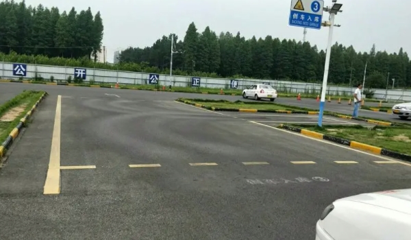 学车驾校哪里好 选择当地比较大的驾校(效果都很不错)