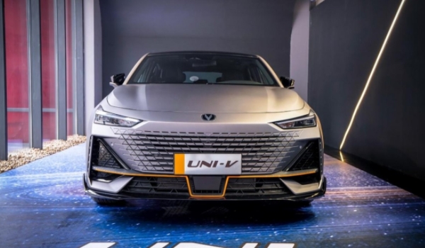 长安UNI-V最新款价格 新款车型厂商指导价格10.89万元到13.99万元(2023款)