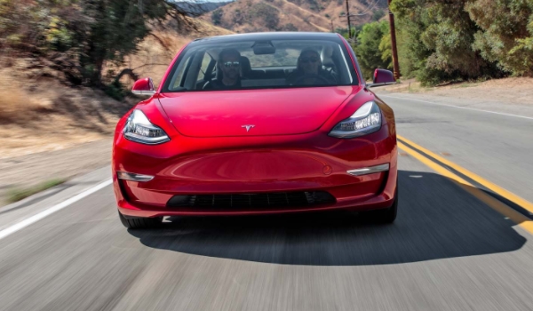特斯拉model 3最新价格 2022款车型售价为23.19万元(分期首付款7.85万元)