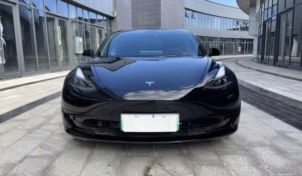 特斯拉model 3最新价格 2022款车型售价为23.19万元(分期首付款7.85万元)