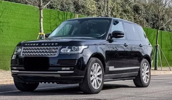 路虎揽胜2023新款价格 2023款车型最新价格为142.8万元(中大型SUV)