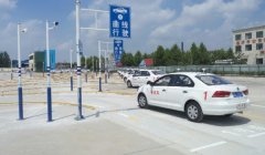 学车驾校报名 身份证、报名费用携带驾校即可