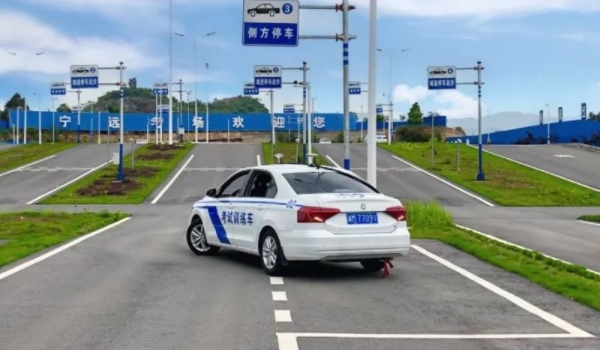 科目二考哪些项目 倒车入库,侧方停车,坡道定点停车和起步等项目