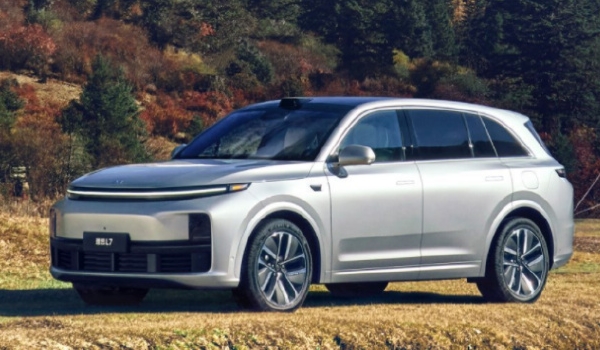理想l7汽车2023款最新款价格图片 裸车价格是31.98万元