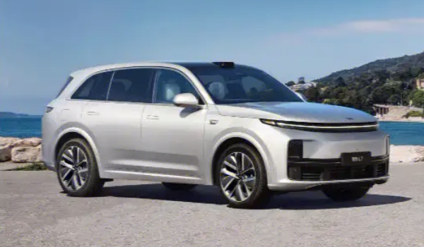 理想l7汽车2023款最新款价格图片 裸车价格是31.98万元