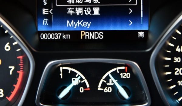 车上ch是什么意思 代表了水温表(c代表60度,h代表110度)