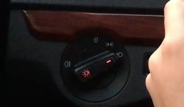 科目三考哪些项目 是上车准备、灯光模拟、起步、直线、加减档等项目
