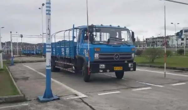 b2驾照可以开什么车 重、中载货汽车，重、中专项作业车