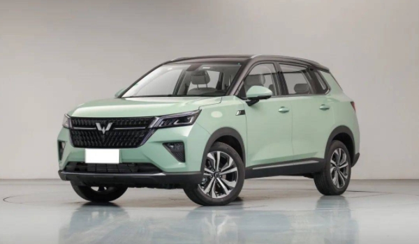 五菱星驰suv2023款价格及图片 新车售价5.68万元起步(小型SUV)