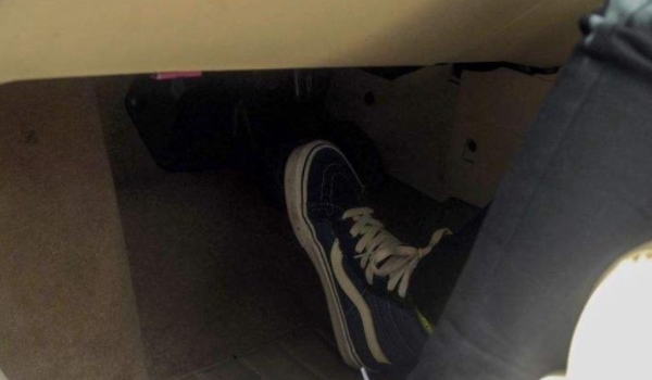 自动挡的刹车太灵敏了怎么办 缓慢轻踩刹车、保持车距、提前减速