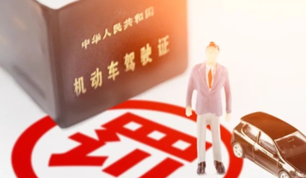 无证驾驶怎么处罚 200-2000元罚款(15日拘留)