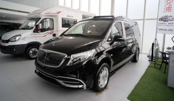 迈巴赫VS680豪华商务房车 新车售价329.80万元(四驱车型)