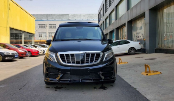 迈巴赫VS680豪华商务房车 新车售价329.80万元(四驱车型)