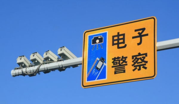 怀疑自己闯红灯怎么快速查询 通过交管12123查询，车辆管理所来查询