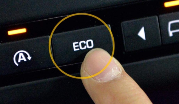 车辆eco亮绿灯什么意思 车辆的经济模式开启(有效节省油耗)