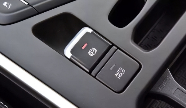 HOLD在汽车里代表什么 车辆的自动驻车制动功能（效果非常好）