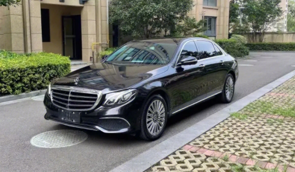 奔驰E300怎么样 性价比很高的中大型车（生产厂商北京奔驰）