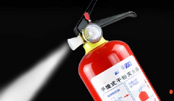 开车不带灭火器怎么处罚 200元的罚款(及时购买灭火器使用)