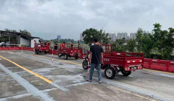 摩托车驾照怎么考 需要到驾校完成考试(参加相关项目学习)