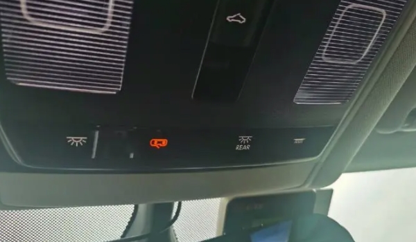 door是指什么意思车上的 车辆阅读灯开启模式(打开车门时会亮起)