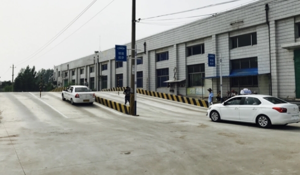 a1a2d驾驶证能开什么车 可以驾驶大型客车,重型牵引挂车,小型汽车(比较少见)