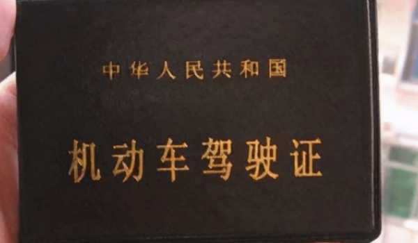 a2驾驶证能开什么车? 可以驾驶重型牵引挂车(总质量大于4500千克的汽车列车)