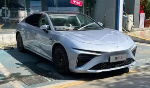 哪吒汽车还有什么车 销售车型共有7款( SUV和轿车,跑车)