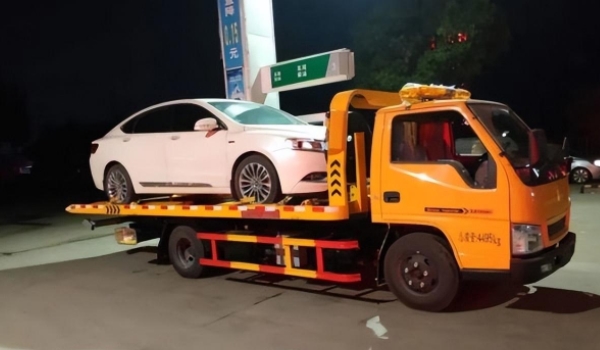 高速公路道路救援24小时 可以拨打12122（高速公路报警救援电话）