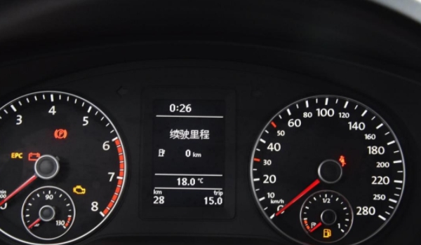 大众速腾仪表盘右上角的小2代表什么 显示油耗,行驶时间,行驶里程(很重要)