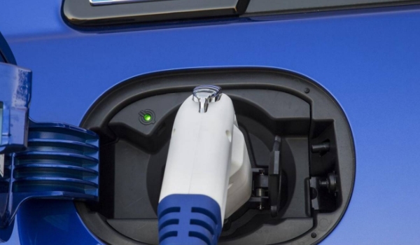 charge灯亮是什么意思 代表车辆正在充电（新能源车型上的标记）