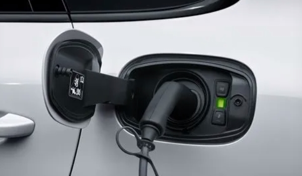 charge灯亮是什么意思 代表车辆正在充电（新能源车型上的标记）