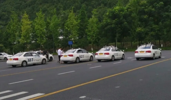 科目三一共可以考多少次 五次考试机会（每次可以补考一次）