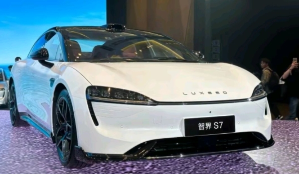 智界S7报价 新车裸车价格24.98万元起步