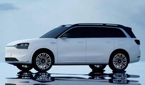 问界M9报价 车辆预售价格是50万元到60万元(目前没有上市)