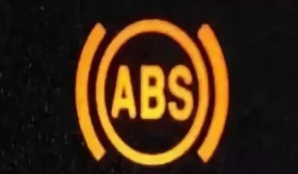 abs指示灯亮是哪里出故障 abs指示灯亮是什么原因... 刹车系统故障(尽快维修)
