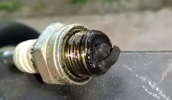 用燃油宝能清除积碳的原理是什么?燃油宝真的能清理... 让汽油更加好的燃烧(有效的降低积碳)