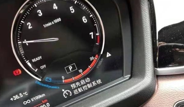 自动挡不踩油门车速会降低吗? 降低车速(注意安全行驶)